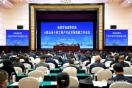 在全国小个专党建工作会上，他以特邀代表身份发言交流